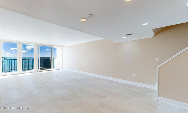 Building Photo - 2100 Ocean Dr S