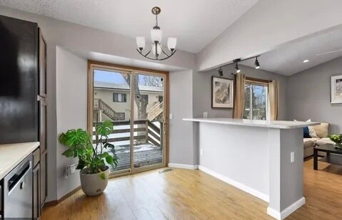 Building Photo - 912 W 66th St