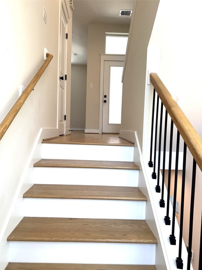 Building Photo - 5338 Donovan Gdns Ln