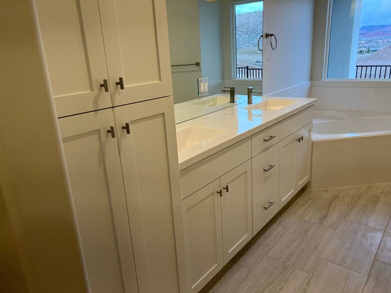 Building Photo - 2744 W Columbo Ln