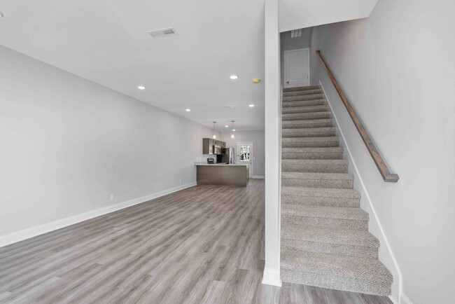 Building Photo - 15 Highland Blf Wy