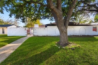 Building Photo - 6930 Thornwood Dr