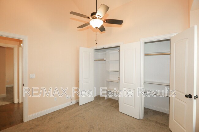 Building Photo - 2202 SW Tupelo Ave