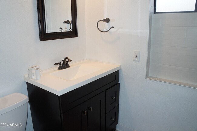 Building Photo - 5756 W Del Rio St