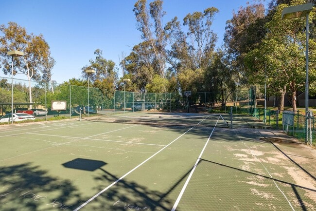 Building Photo - Upgraded 1 Bedroom Unit with Spacious Bedroom!