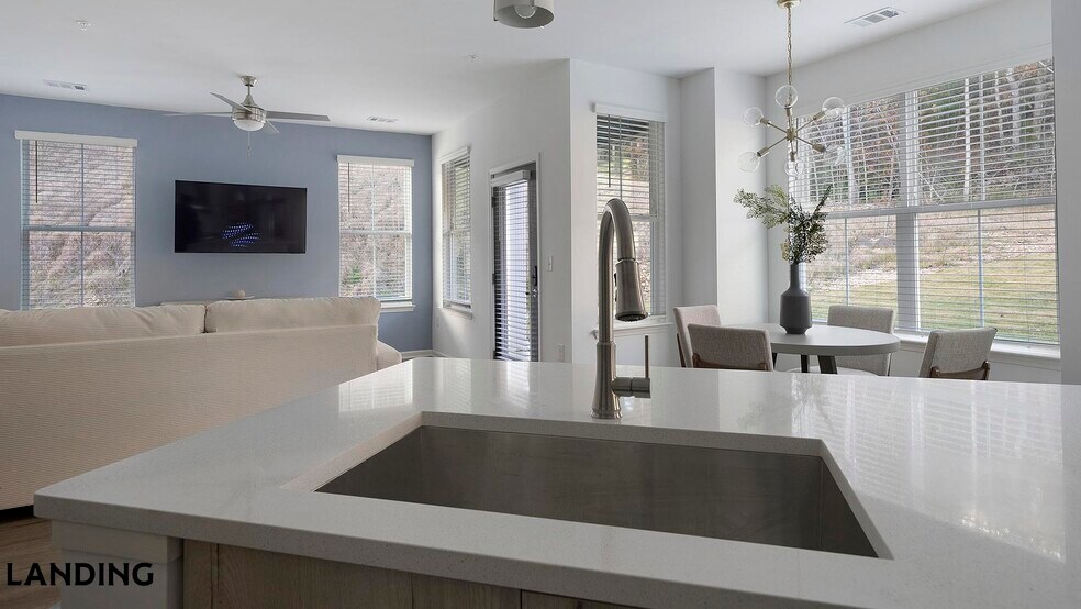 Building Photo - 2800 Milan Ct