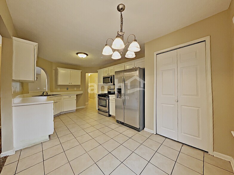 Building Photo - 4810 Lake Park Ter
