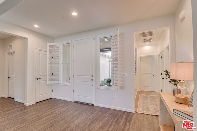 Building Photo - 14001 Barbon Beck Ave
