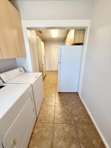 Building Photo - 520 S Fannin Ave