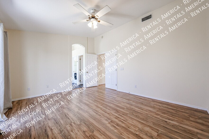 Building Photo - 1372 W Thompson Way