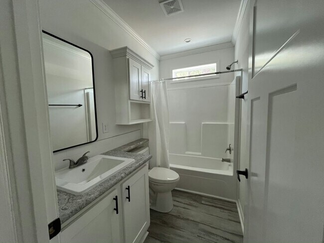 Building Photo - 113 Hill Cir
