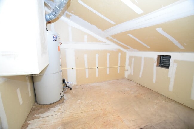 Building Photo - 232 NE 76th Ave