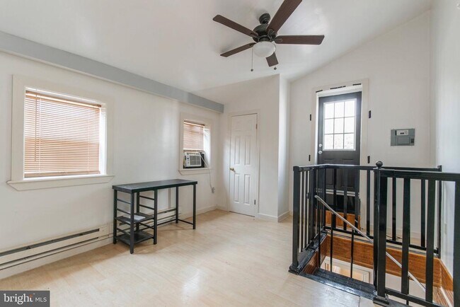 Building Photo - 513 W Girard Ave