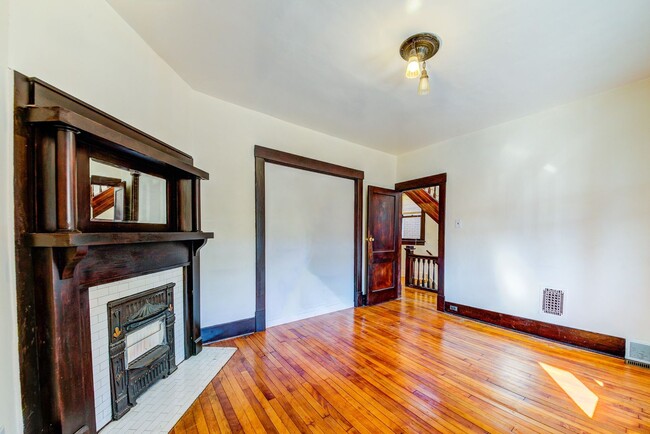 Building Photo - 86 Estella Ave