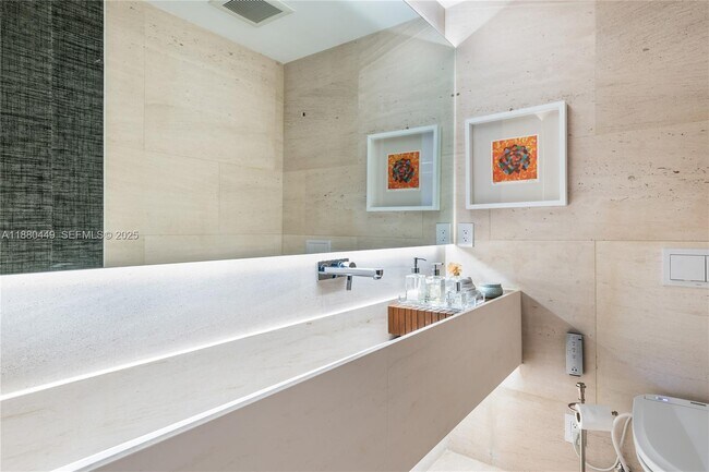 Building Photo - 2514 Fisher Island Dr