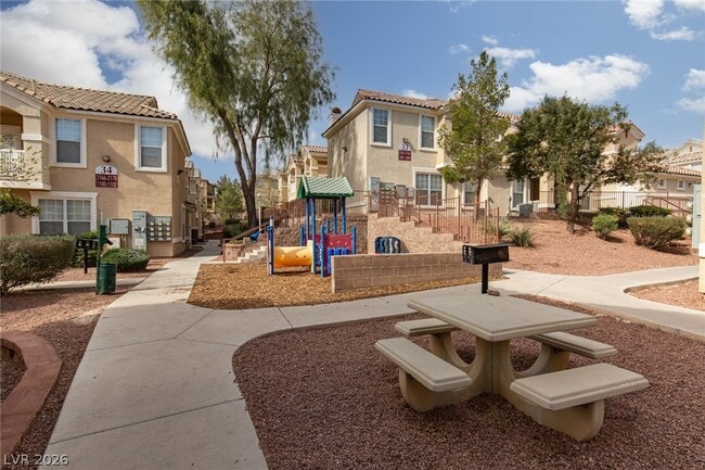 Building Photo - 5855 Valley Dr