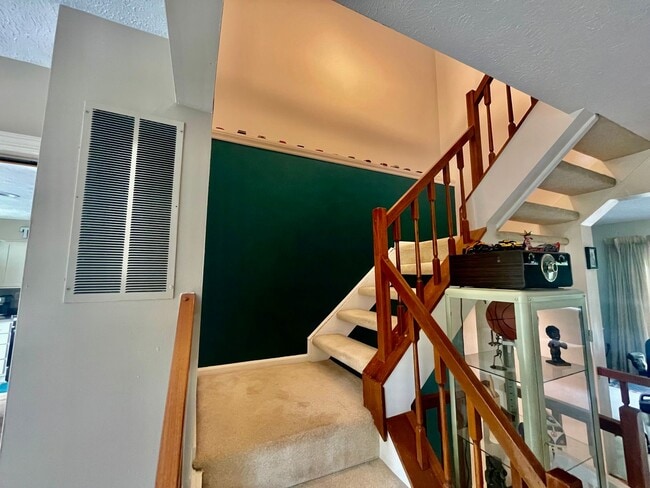 Building Photo - 425 Parkridge Ln