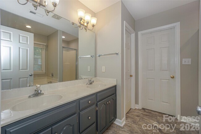 Building Photo - 840 Emerson Dr