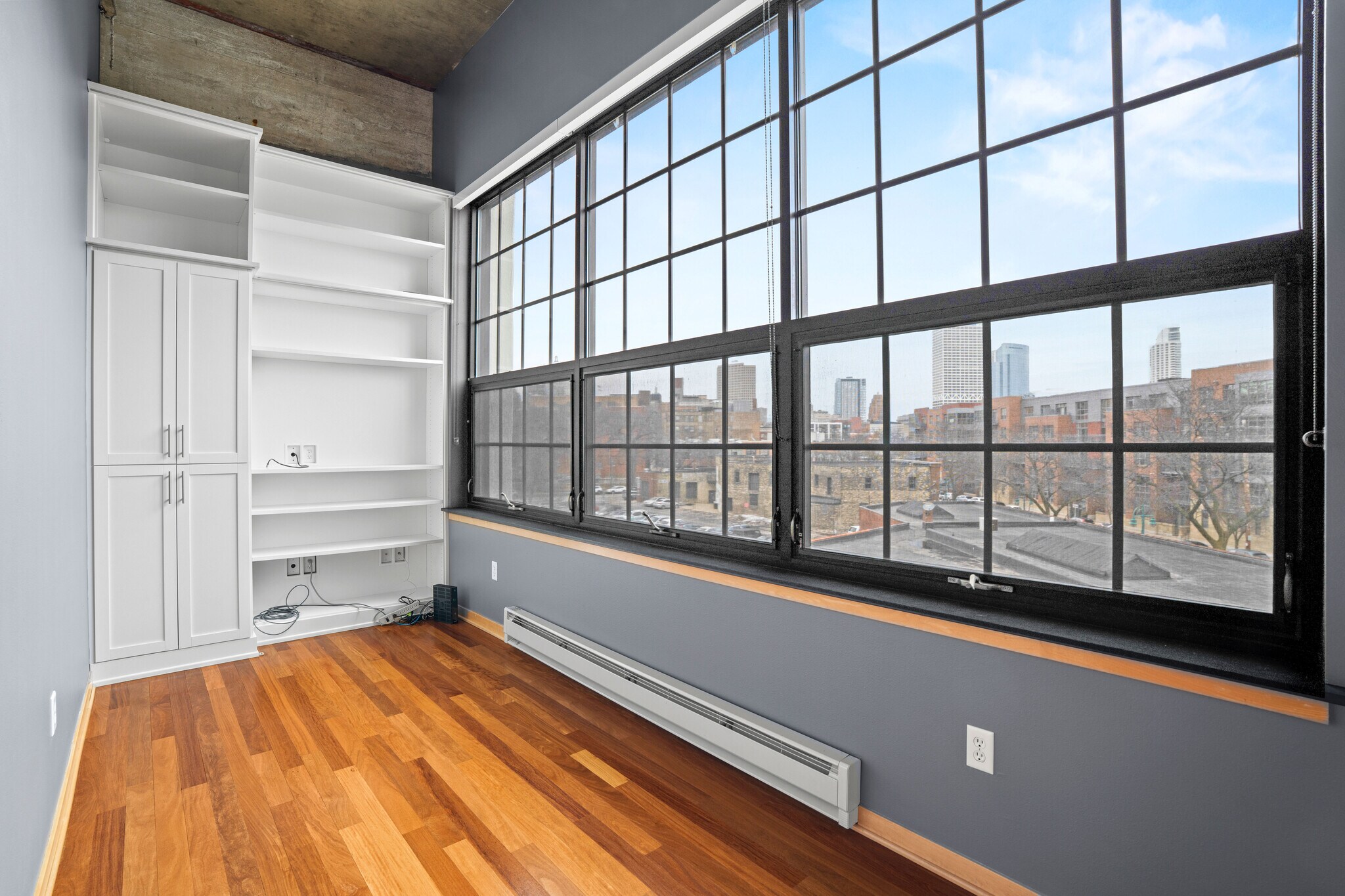 Bonus Den/Office - 311 E Erie St