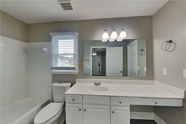Building Photo - 1461 Rosewood Creek Dr