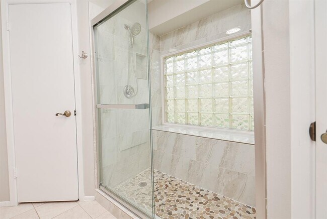 Building Photo - 2119 Landcircle Ct