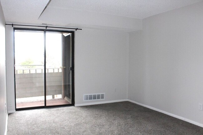 Building Photo - Spacious Condo in Littleton!