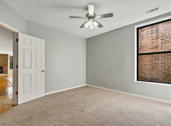 Building Photo - 4144 S King Dr