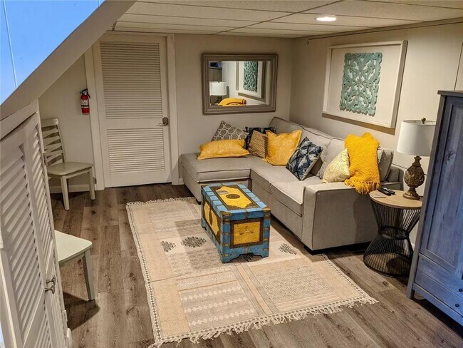 Building Photo - 5 Restmere Ter