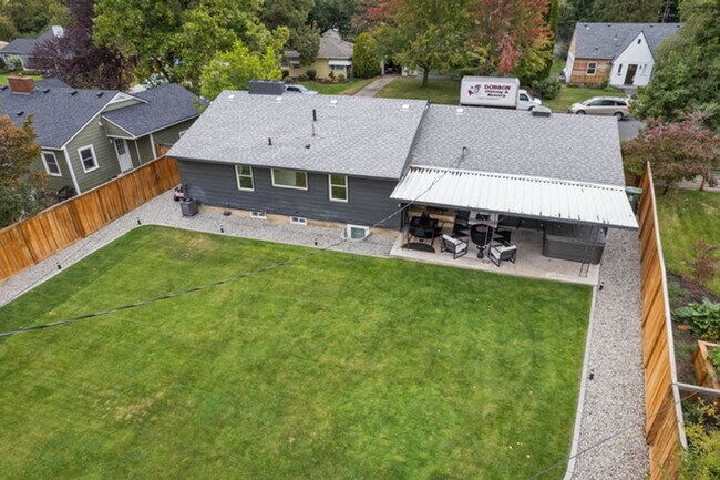 Building Photo - Beautiful Single Family Home!
