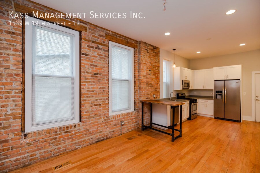 Building Photo - 1539 W 19th St