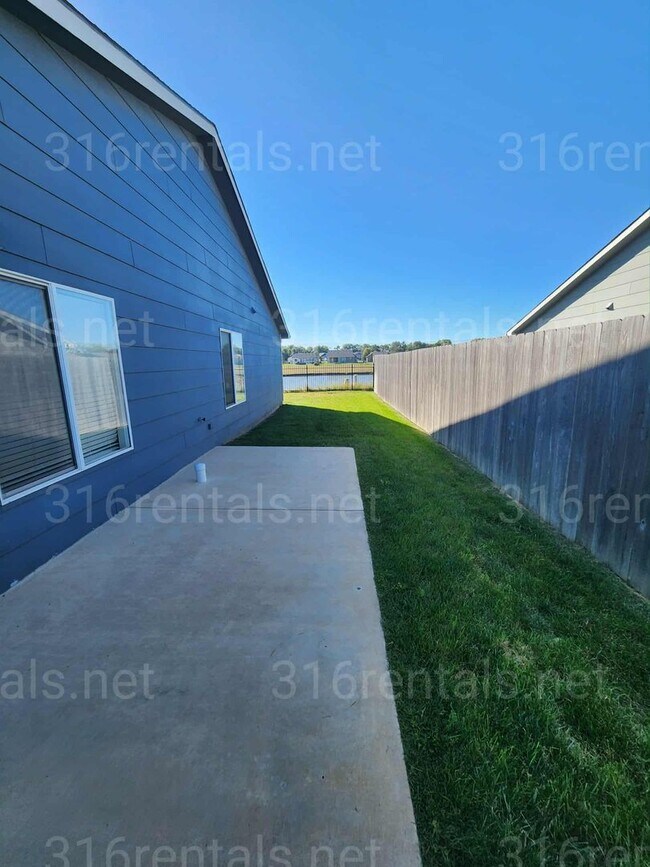 Building Photo - 1809 E 69th Ct N