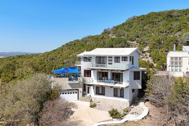 Building Photo - 14020 Lakeview Dr