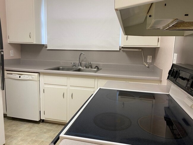 Building Photo - 411 Beard St