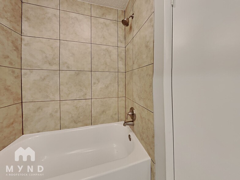 Building Photo - 10826 Riana Dr