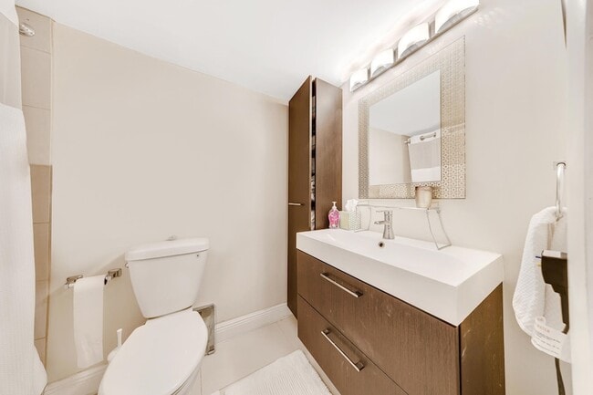 Building Photo - 3091 N Course Dr