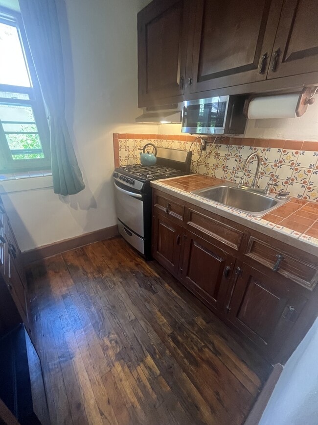 Building Photo - 104 Padre Martinez Ln