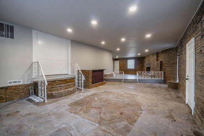 Building Photo - Beautiful Newly Remodeled 3 Bed / 2 Bath H...