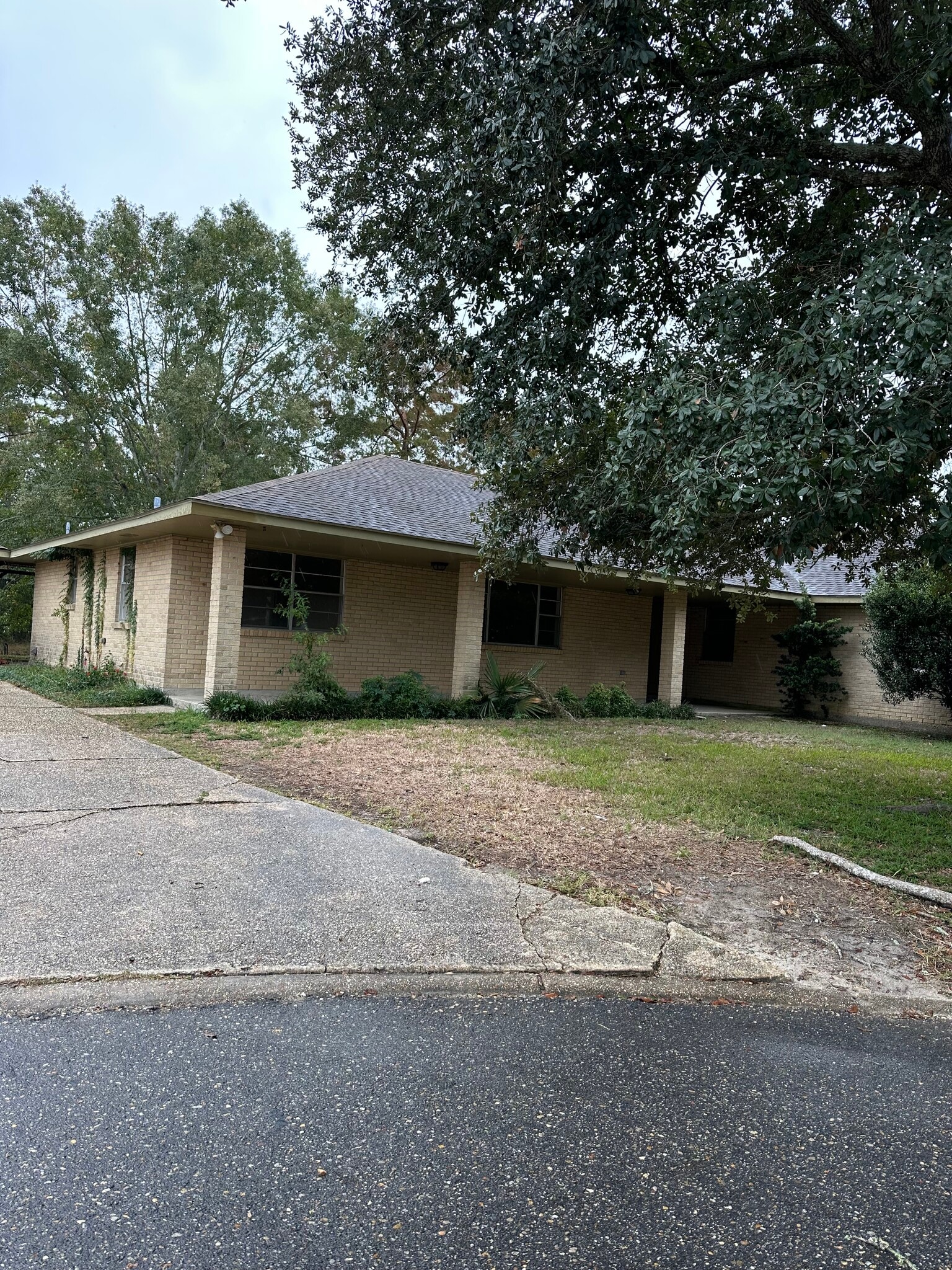 Building Photo - 617 Legendre Dr