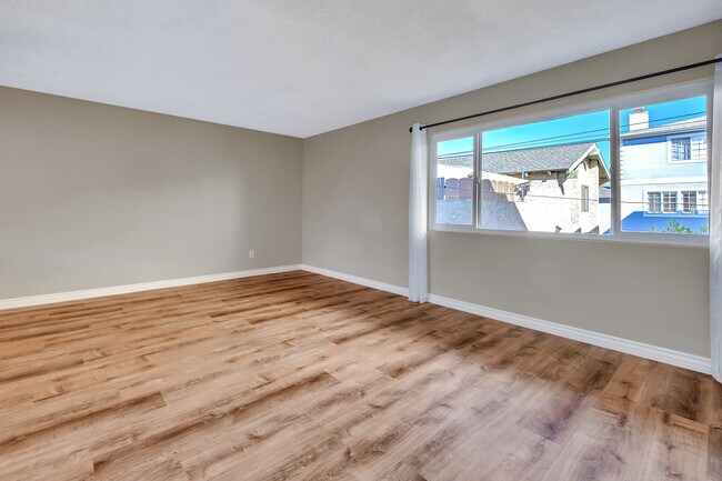 Building Photo - 1909 Harriman Ln