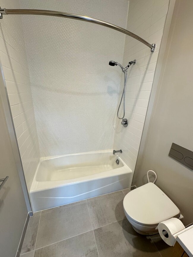 Building Photo - Sky Ala Moana West 1 bedroom, 1 bathroom l...