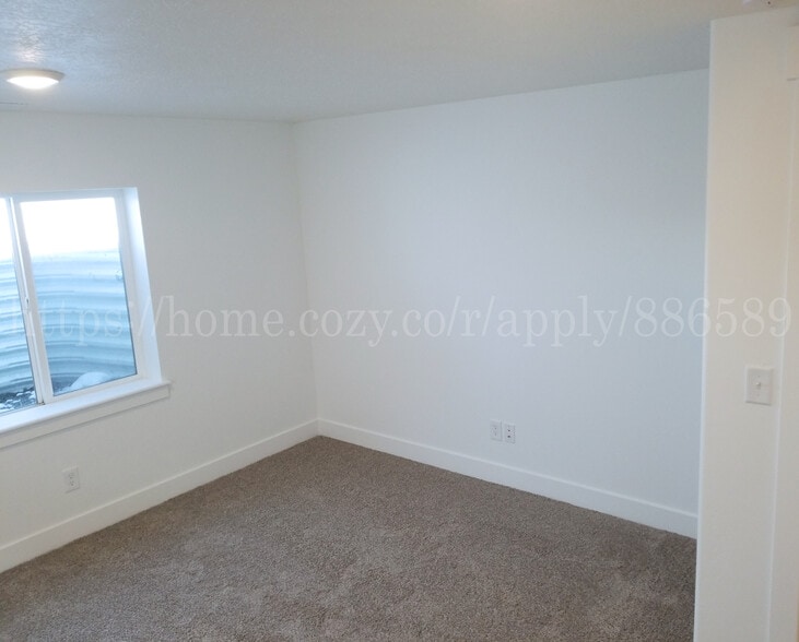 Building Photo - 115 N 410 E St