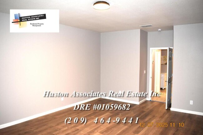 Building Photo - 1933 Cielito Dr