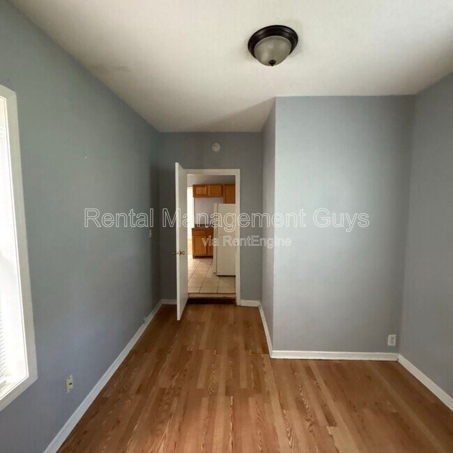 Building Photo - 2314 N Sheridan Ave