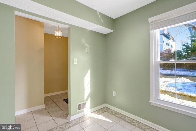 Building Photo - 5759 Independence Cir