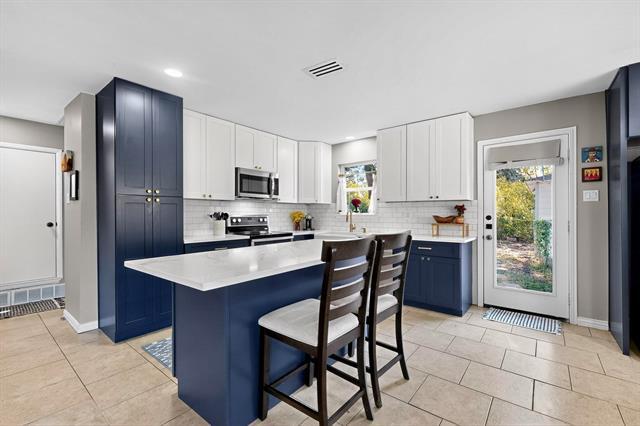 Building Photo - 10018 Olmos Dr