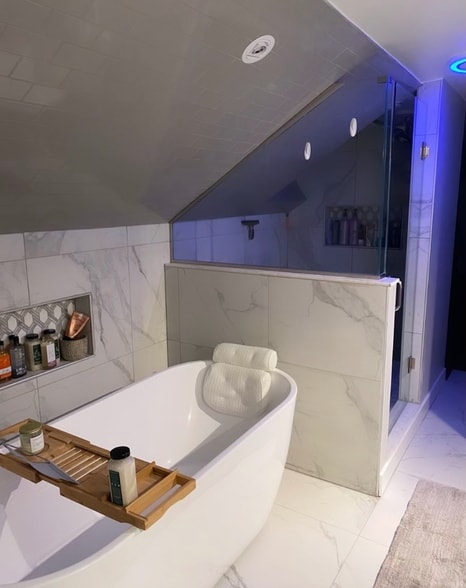 Master bath - 1718 N Campbell Ave