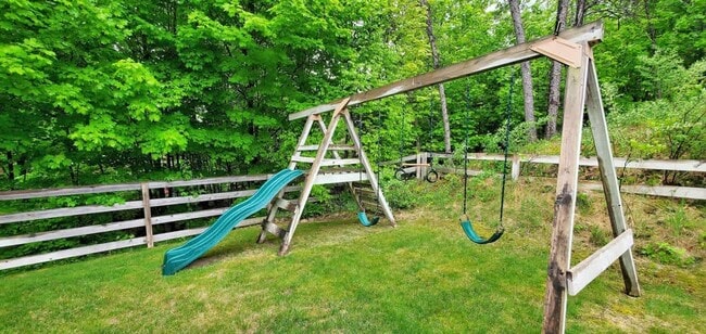 Building Photo - Fully Furnished Monthly Off-Season Gem!