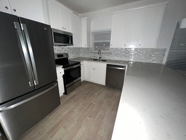 Building Photo - 1013 Julia St