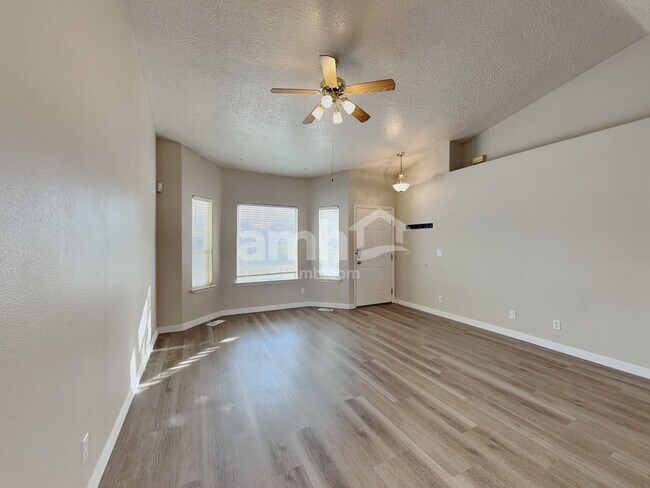 Building Photo - 410 W Mule Ct