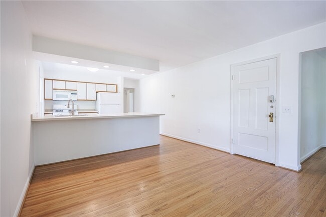 Building Photo - 257 Averill Ave